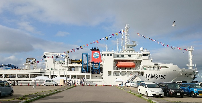 海底広域研究船 かいめい